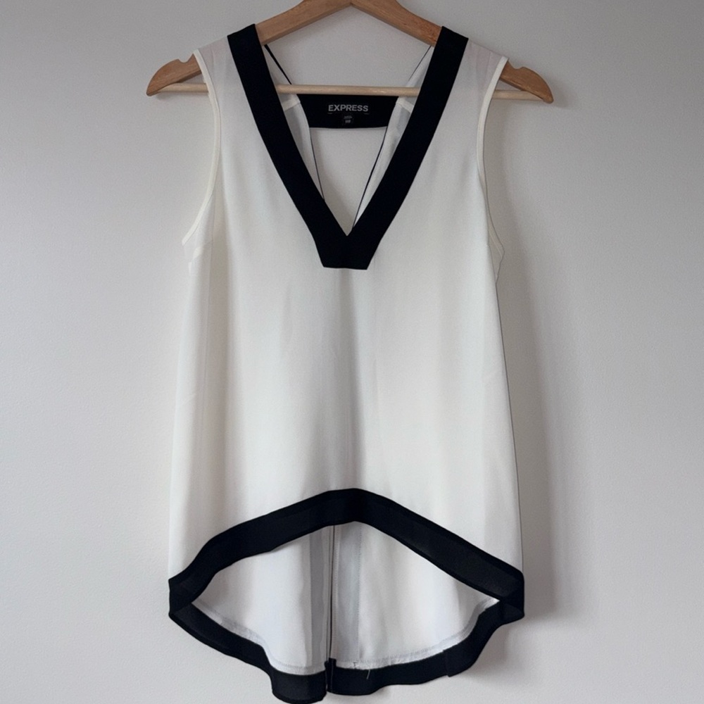 Express Sleeveless Beige and Black Top XXS